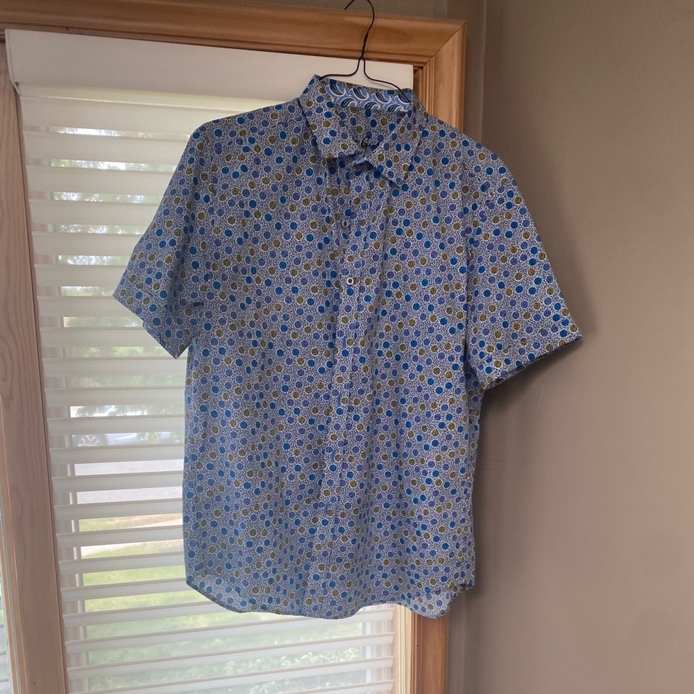 Robert Graham (Excellent Condition)short sleeve button down classic fit shirt
